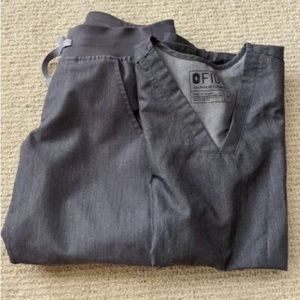 Figs Technical Collection Scrub Set Heathered Gray top XS, bottoms XXS-petite